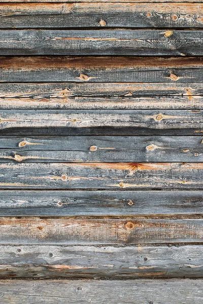 Деревянная бревенчатая стена старого сельского дома — стоковое фото