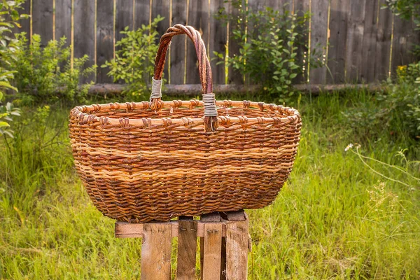 Big old weathered empty wicker laundry basket — Stock Photo, Image