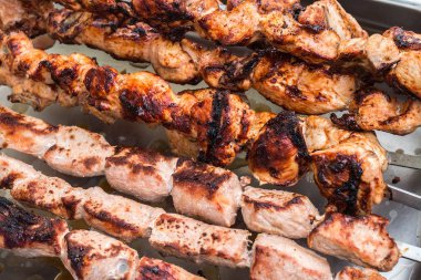 Sıcak ızgara, tek parça kavurma Şaşlık yanık