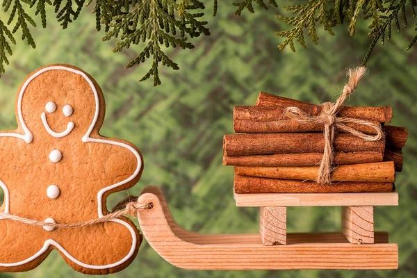 Gingerbread ev yapımı adam. Noel kartı — Stok fotoğraf