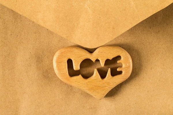 Flat lay of paper old style envelop with heart. — Stock Photo, Image