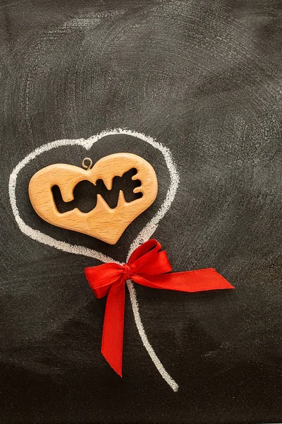 Love Valentine heart  and red bow on the chalkboard — Stock Photo, Image