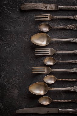 Vintage mutfak bıçakları taş tablo, üstten görünüm