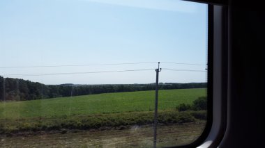 Tren penceresinden - Ukrayna ve yeşil alanlar