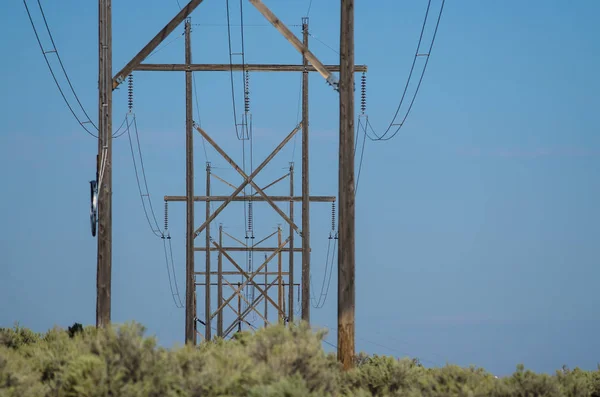 Πολωνοί Utility στέκεται στην έρημο — Φωτογραφία Αρχείου