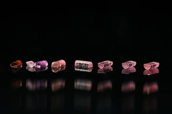 Assista ao reparo: Coleção de pequenas jóias de rolo brilhando na luz — Fotografia de Stock
