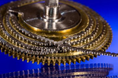 Saat Onarımı: Fusee Cone 'un Çevresine Sarılmış Klasik Cep Saati Fusee Zinciri 