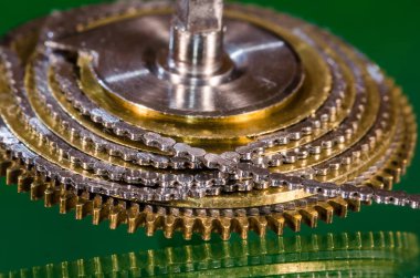 Saat Onarımı: Fusee Cone 'un Çevresine Sarılmış Klasik Cep Saati Fusee Zinciri 