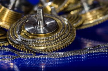 Saat Onarımı: Fusee Cone 'un Çevresine Sarılmış Klasik Cep Saati Fusee Zinciri 