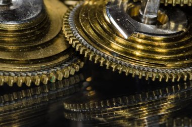 Saat Tamiri: Siyah Yüzeyde Dinlenen Eski Cep İzleme Piyade Konisi 