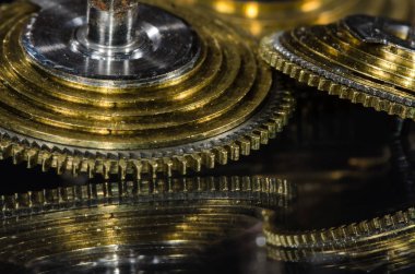 Saat Tamiri: Siyah Yüzeyde Dinlenen Eski Cep İzleme Piyade Konisi 