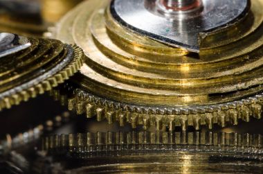 Saat Tamiri: Siyah Yüzeyde Dinlenen Eski Cep İzleme Piyade Konisi 