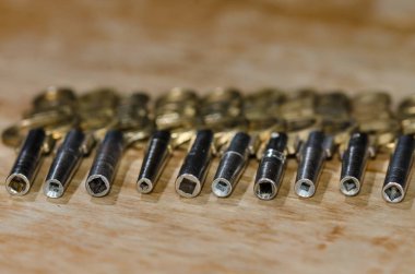 Satır antika cep saati tuşlarının saatçilik bankta döşeme 