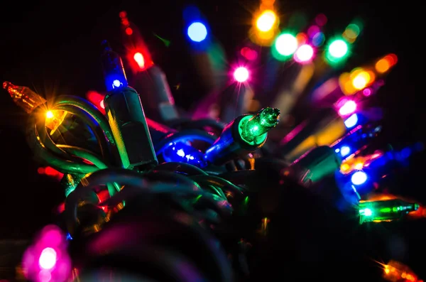 Vánoční světla, zářící ve tmě — Stock fotografie