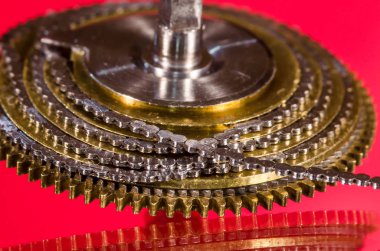 Saat Onarımı: Fusee Cone 'un Çevresine Sarılmış Klasik Cep Saati Fusee Zinciri 