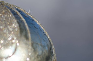 Donmuş altın açık Noel süsleme bakmak kapatın 