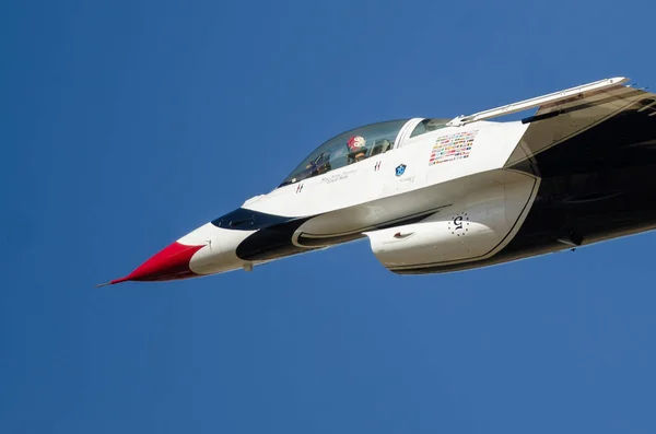 Boise, Idaho, Usa 15 října 2017. Spojené státy Air Force Thunderbirds vystoupení na Gowen Thunder Airshow — Stock fotografie