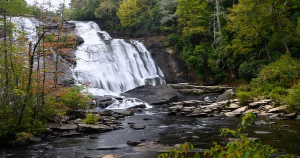 Dupont Eyalet Eğlence Ormanı 'nda Yüksek Şelale