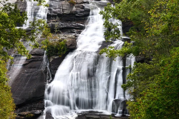 Wysokie Wodospady Państwowym Lesie Rekreacyjnym Dupont — Zdjęcie stockowe