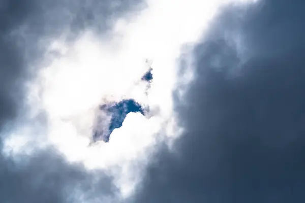 Ορεινή Cumulus Σύννεφα Βράζει Φωτεινό Μπλε Ουρανό Του Καλοκαιριού — Φωτογραφία Αρχείου
