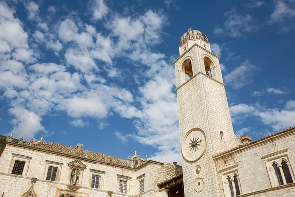 Torre do relógio no Stradun na Cidade Velha Dubrovnik, Croácia — Fotografia de Stock