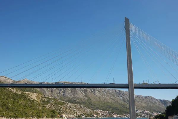 Moderne Schrägseilbrücke franzo tudjman in Dubrovnik, Kroatien — Stockfoto