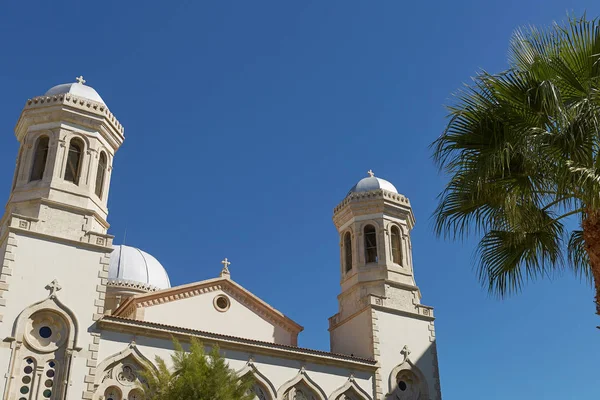 Kirke under smuk sommerdag i Limassol, Cypern - Stock-foto