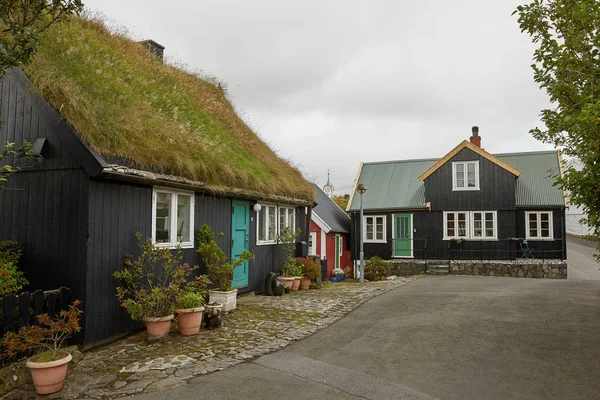 Jellegzetes házak, a fű tető, Feröer-szigetek, Dánia — Stock Fotó