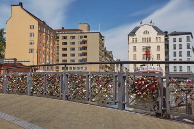 Aşk korkuluk Merkezi Helsinki Finlandiya köprüye bağlı lovelocks