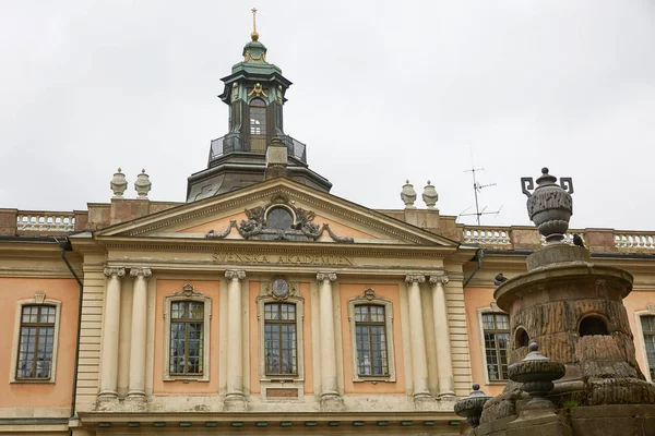 De Zweedse Academie werd gesticht in 1786 Zweedse literatuur en taal te bevorderen. Het is onderscheiden met de Nobelprijs voor de literatuur sinds 1901. — Stockfoto