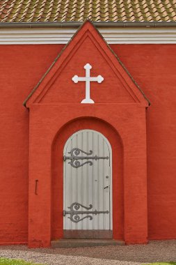 Danimarka 'nın Bornholm Adası' ndaki Svaneke Kilisesi manzarası