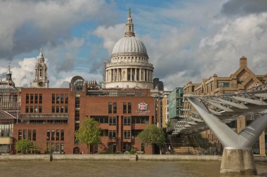 St Pauls Katedrali ve Londra 'daki Milenyum Köprüsü, Birleşik Krallık
