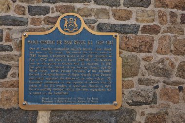 Tümgeneral Isaac Brock 'a adanmıştır. Yerel bir yerleşimci olarak yaşamının anısına. Guernsey 'deki Peter Limanı.