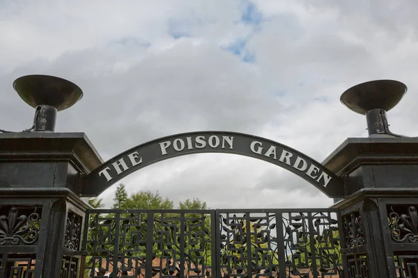 Alnwick Garden - entrance into the poison garden. A contemporary pleasure gardens adjacent to Alnwick Castle in Northumberland county in the UK — Stock Photo, Image