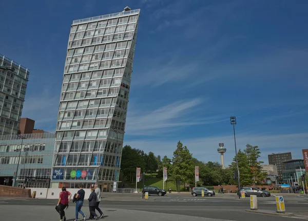 İngiltere 'nin Liverpool şehrindeki Strand caddesinde modern mimari