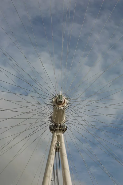 The detail of the London Eye ferris wheel on the South Bank of River Thames aka Millennium Wheel. — Stock Photo, Image
