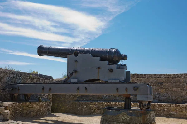 Atravesando el cañón de transporte en Castle Cornet en St Peter Port, Guernsey — Foto de Stock