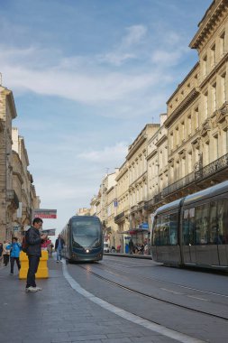 Fransa 'nın Bordeaux şehrinde şehir hayatı ve mimarisi