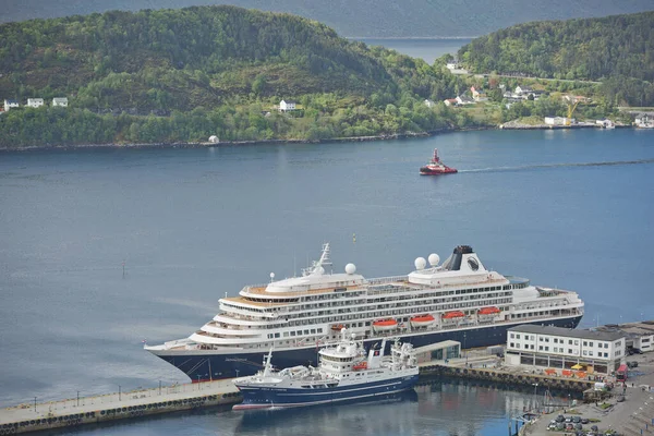 Statek wycieczkowy Prinsendam zadokował w Alesund w Norwegii — Zdjęcie stockowe