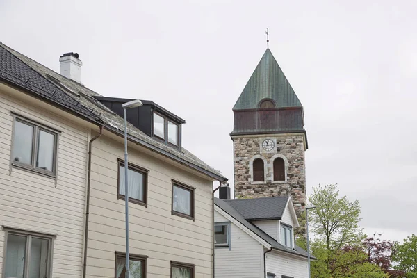 Pohled na historický kamenný kostel v Alesundu Norsko — Stock fotografie