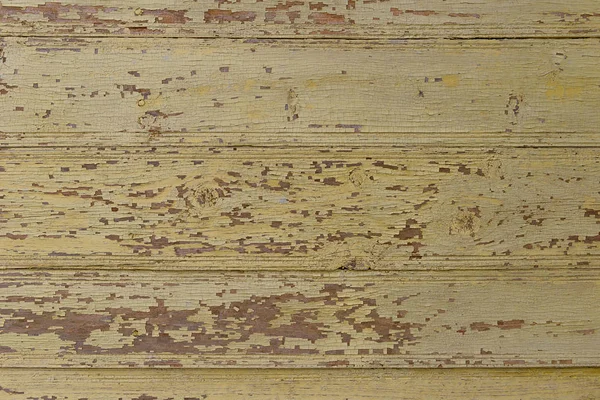 Pranchas de madeira pintadas com tinta amarela descascando — Fotografia de Stock