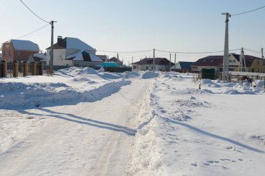 7 Mart 2015: Bir sokak Syatrakasy köy içinde. Çuvaşistan.