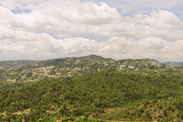 Laderas de montaña con bosques en la isla de Chipre —  Fotos de Stock