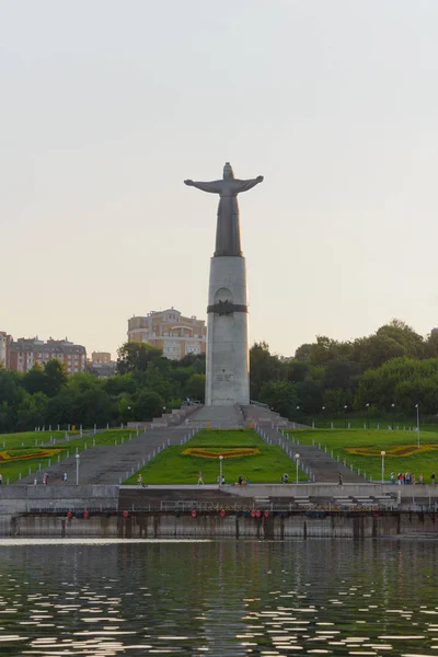 20 de julio de 2017: Vista de la estatua de la Madre Patrona en el Che — Foto de Stock