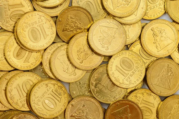 Ein Haufen russischer Metallmünzen 10 Rubel — Stockfoto