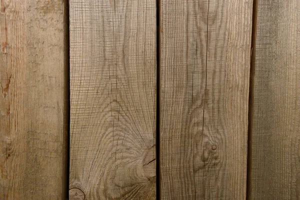 間隙のあるいくつかの垂直木製の板の壁 — ストック写真