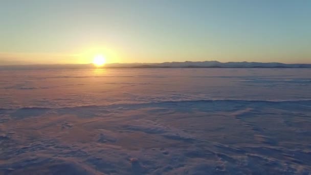 공중에서 공중 조사입니다. 겨울입니다. 바이칼 호수입니다. 작은 바다 — 비디오