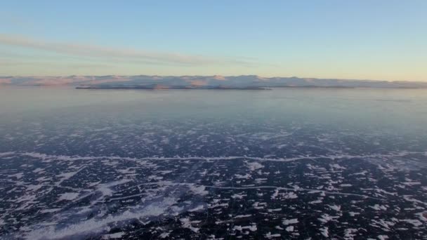 Inspección aérea desde el aire. El invierno. Lago Baikal. Pequeño mar — Vídeos de Stock