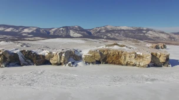 Inspección aérea desde el aire. El invierno. Lago Baikal. Pequeño mar — Vídeos de Stock