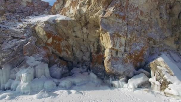 Inspección aérea desde el aire. El invierno. Lago Baikal. Pequeño mar — Vídeo de stock